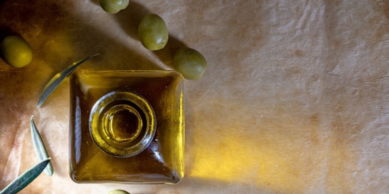 L'arte di valorizzare l'eccellenza: etichette e packaging per l'olio d'oliva